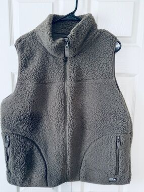 Woman’s Eddie Bauer zip up vest XL